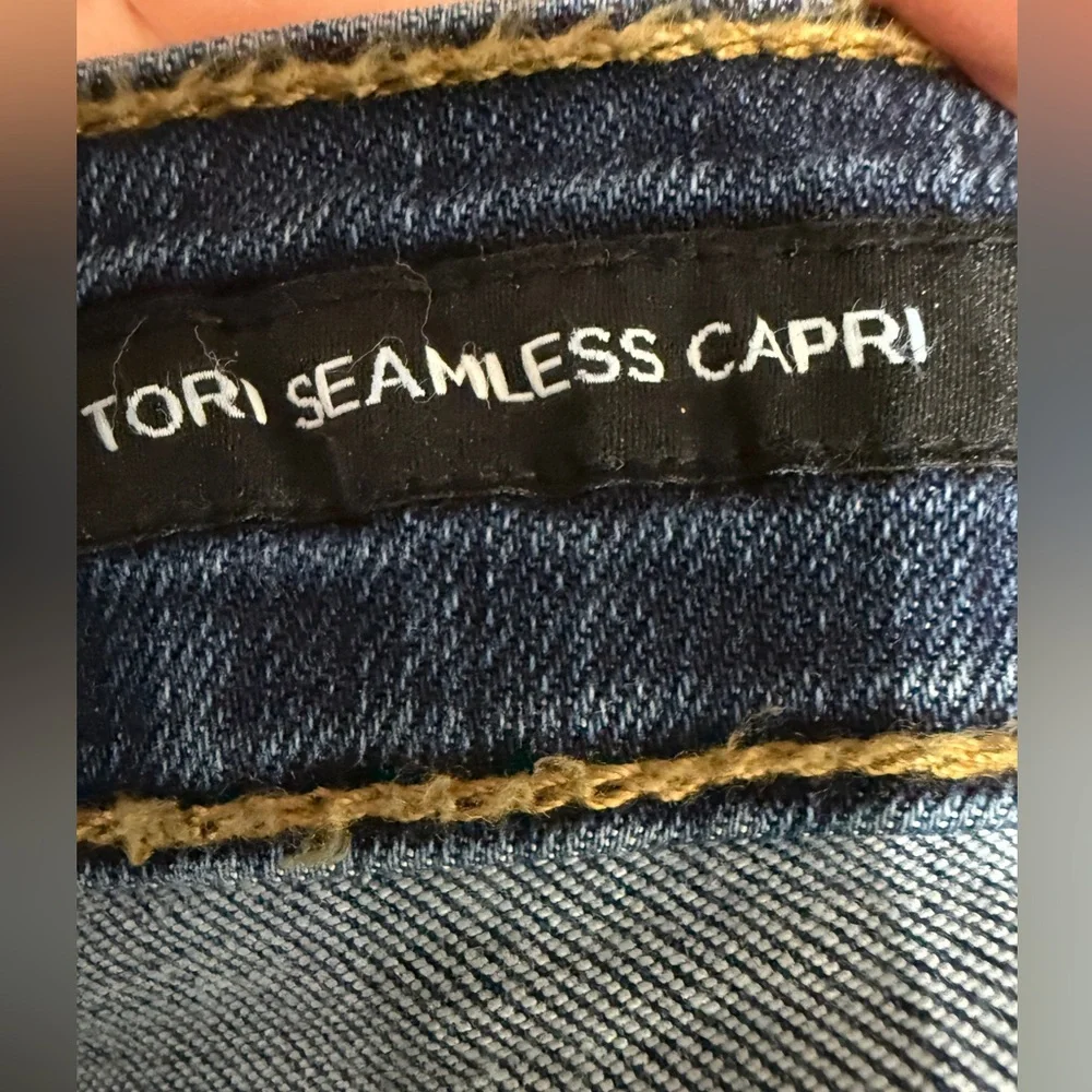 Jones New York Tori Seamless Capri Distressed Denim Blue Jeans Size‎ US 10 NEW - Picture 6 of 9